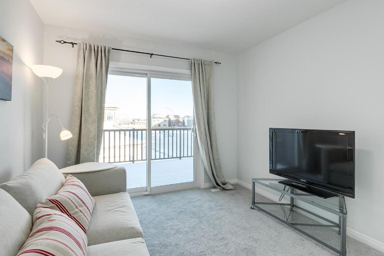 YYC New Home With Ac, Patio And Netflix מראה חיצוני תמונה