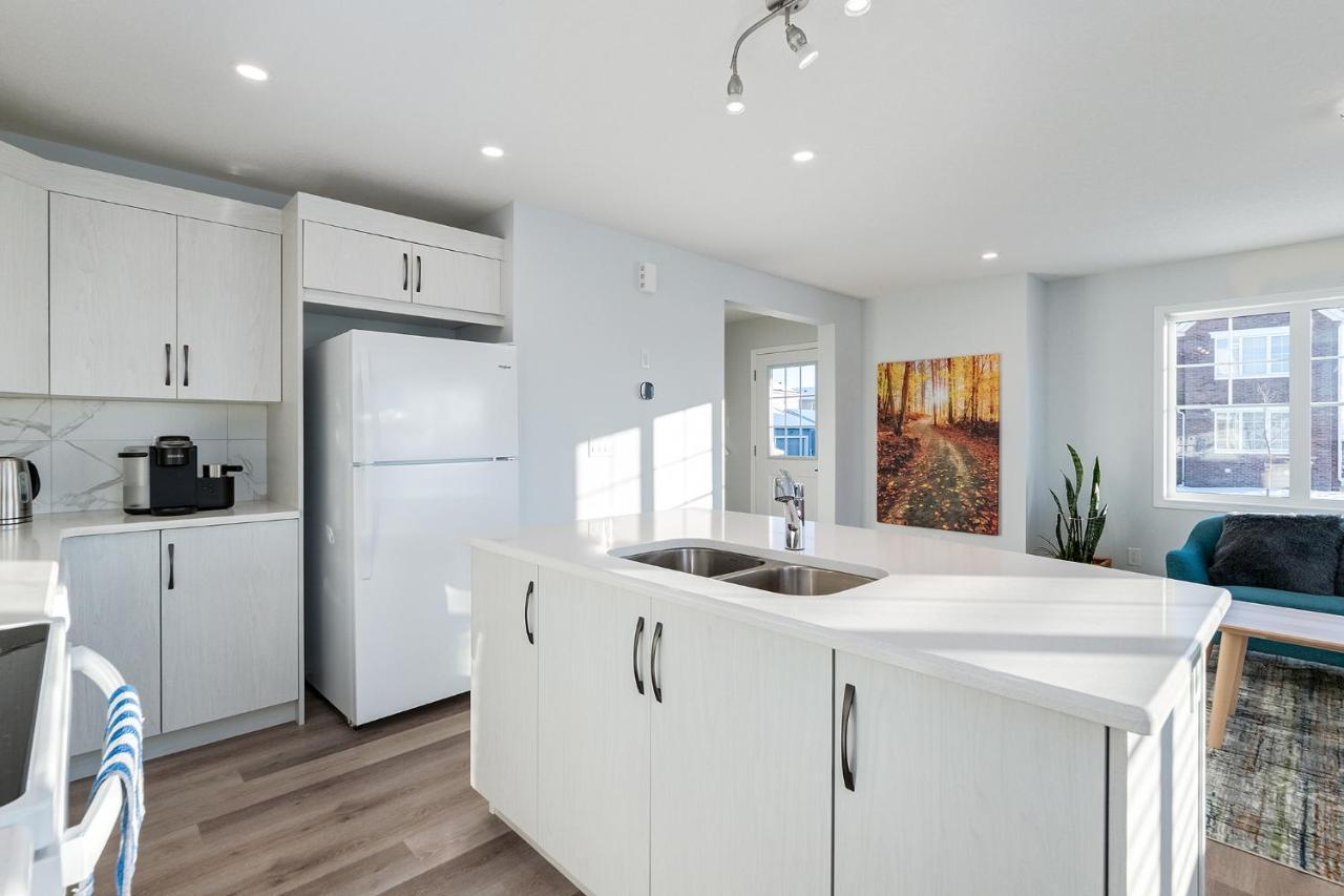 YYC New Home With Ac, Patio And Netflix מראה חיצוני תמונה